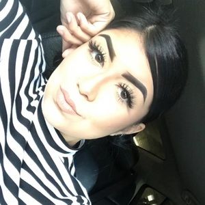 Meet your Posher, Dalia